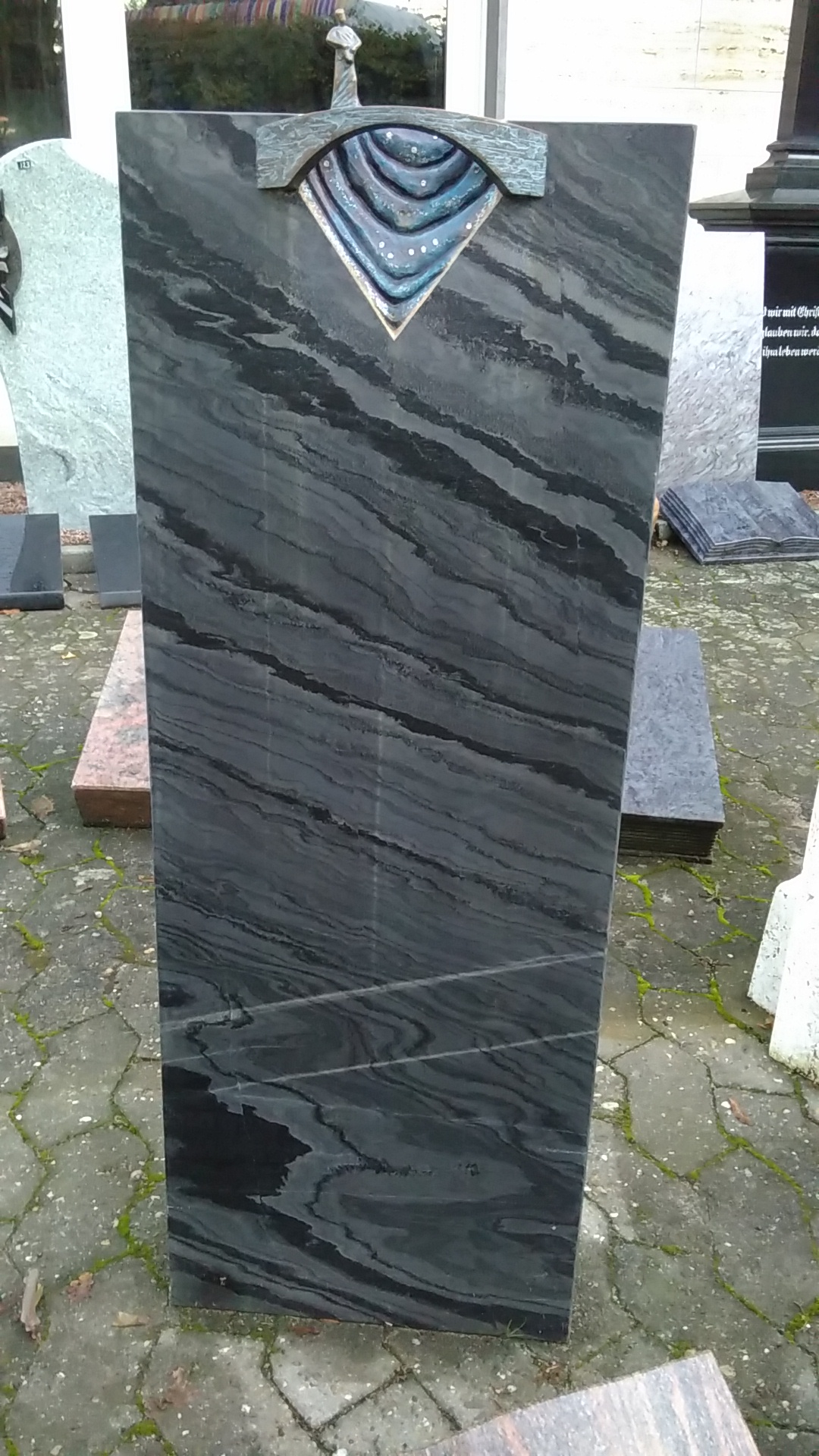 Stele mit BZelement